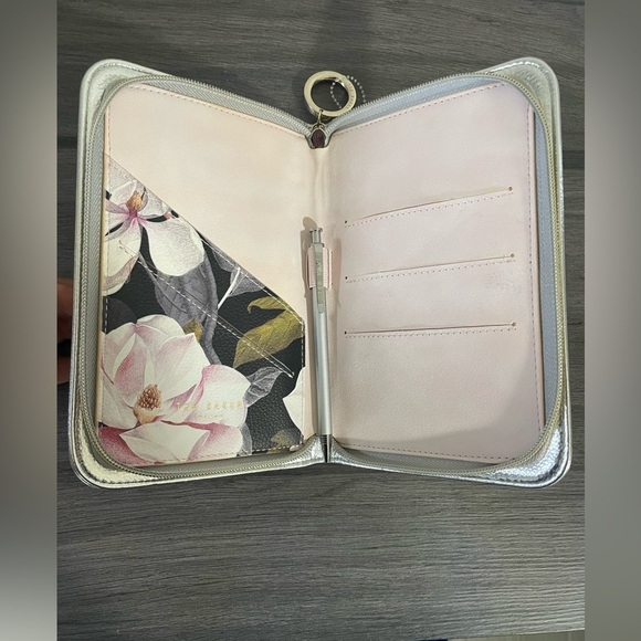 🩷 Ted Baker London organizer 5x8 Travel Silvertone leather portfolio NWOT - Picture 8 of 9